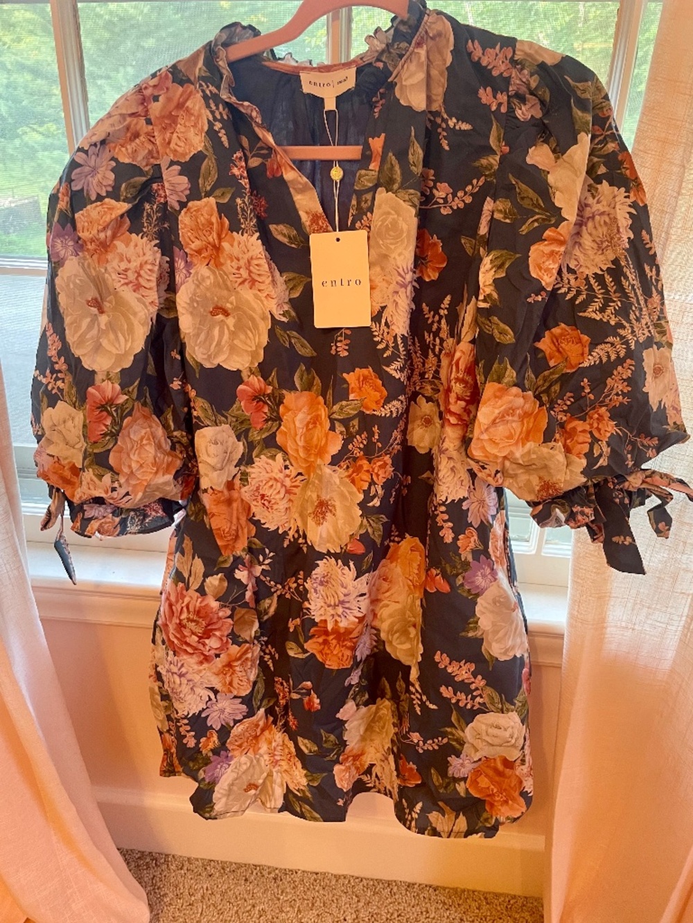 Brand new with tags lovely entro dress, small